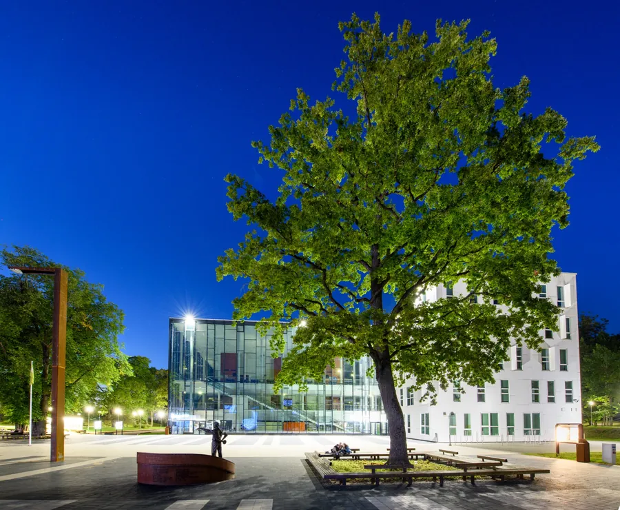Jõhvi kontserdimaja õhtul